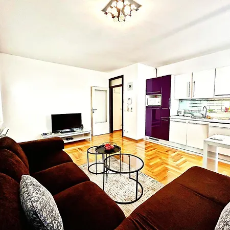 Apartamento Luxapart Basca Old Centar Free Parking